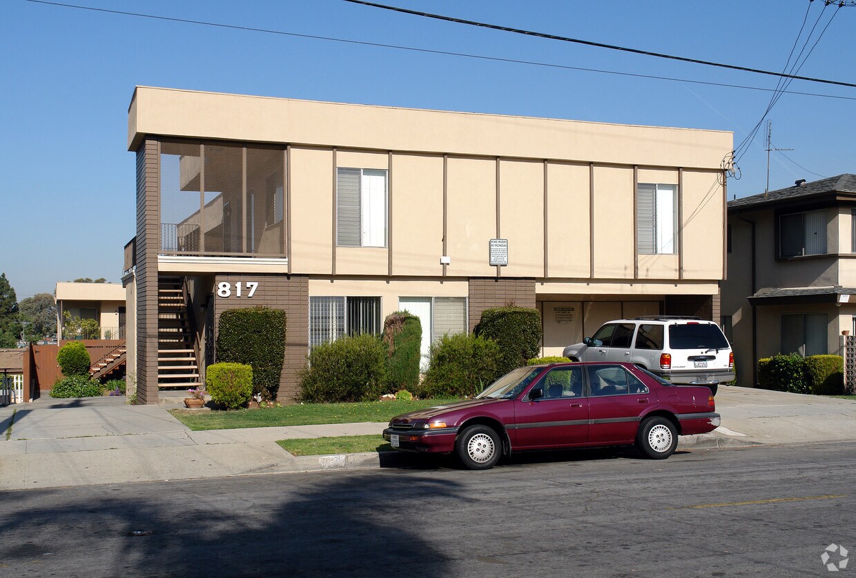 Primary Photo - 817 Edgewood St