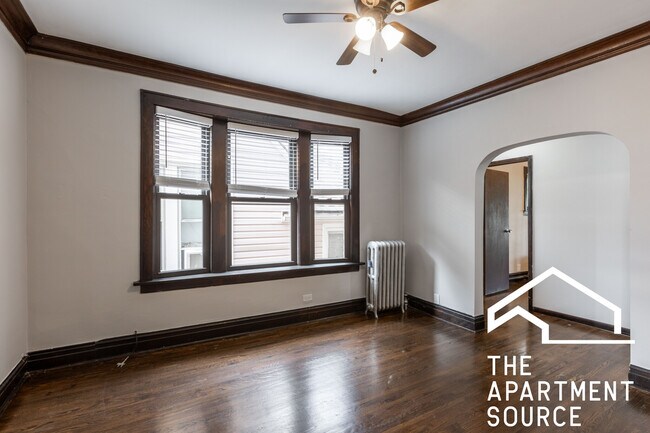 Foto del edificio - 3823 N Drake Ave