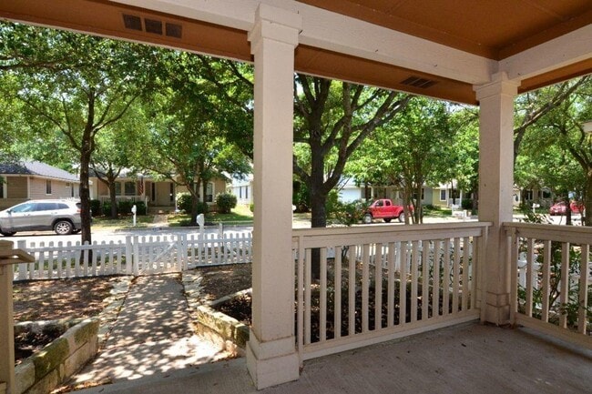 Building Photo - 286 Strawn