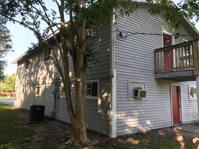 Building Photo - Gorgeous and spacious home in Danbury, Just remodeled and move in ready!