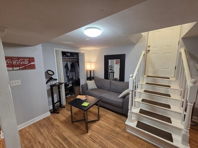 Building Photo - 2642 N Sacramento Ave