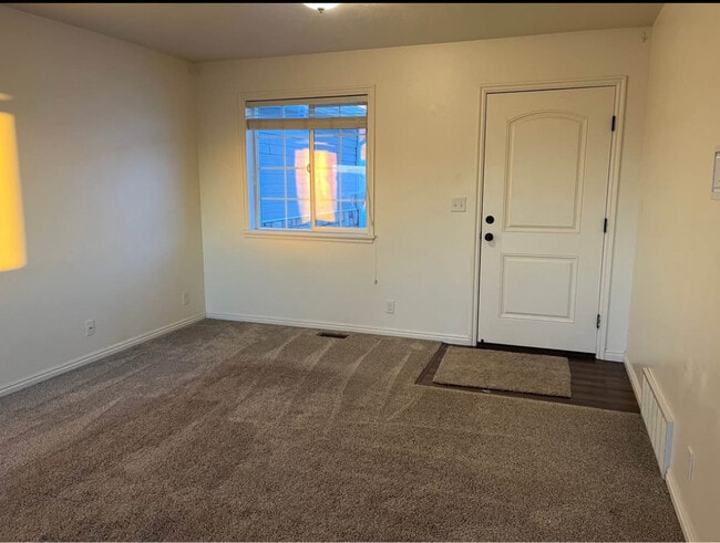 Building Photo - 335 Chokecherry Cir