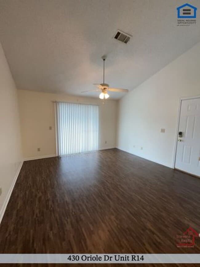 Foto del edificio - 430 Oriole Dr