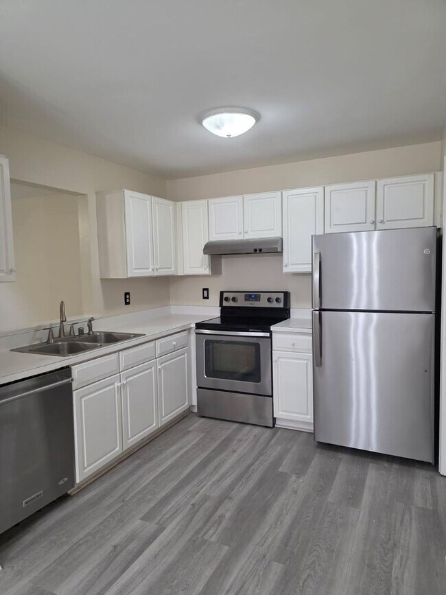 Building Photo - Valley Stream Neighborhood