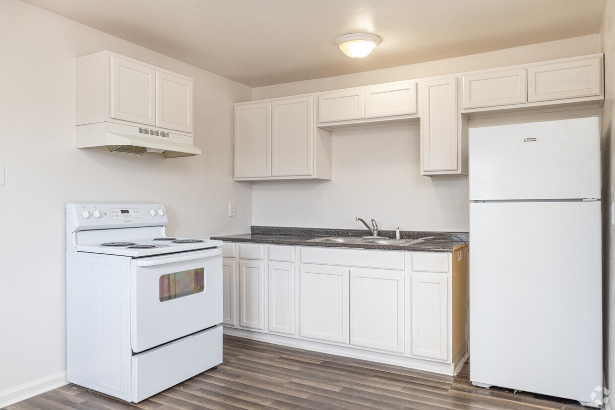 Primary Photo - Harbor Square Apartments