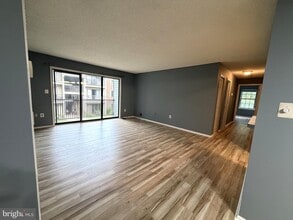 Building Photo - 8 Joyner Ct