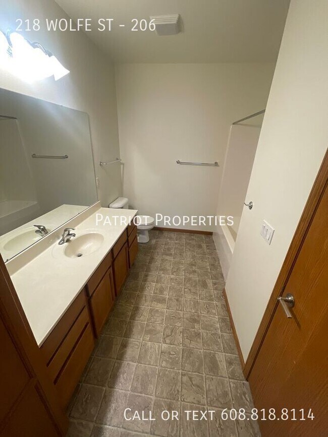 Building Photo - 218 Wolfe St