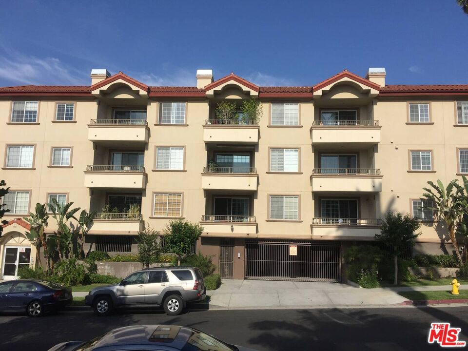 962 S Gramercy Dr Unit 205, Los Angeles, CA 90019 Room for Rent in