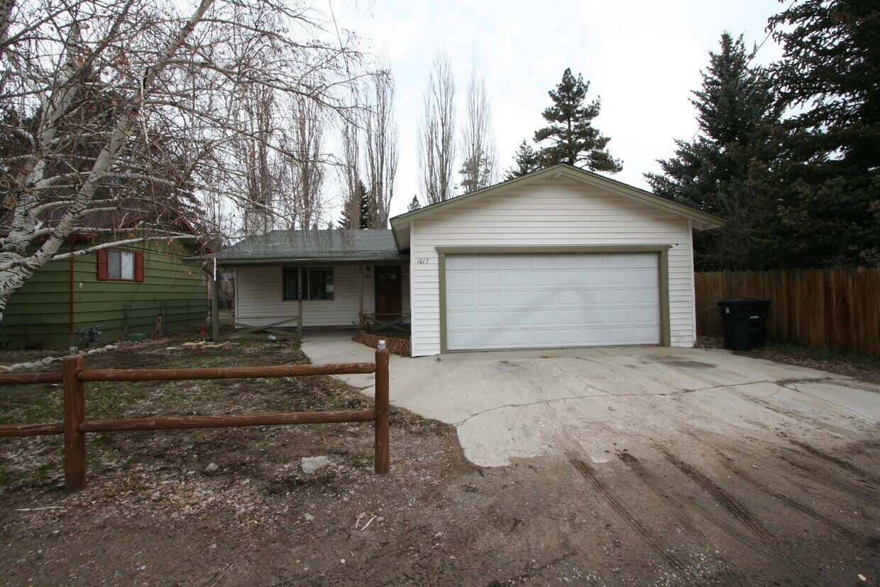 Primary Photo - 1017 Sequoia Dr