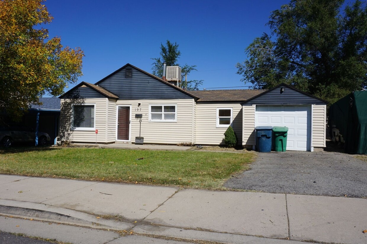 Primary Photo - Nice Sandy Home