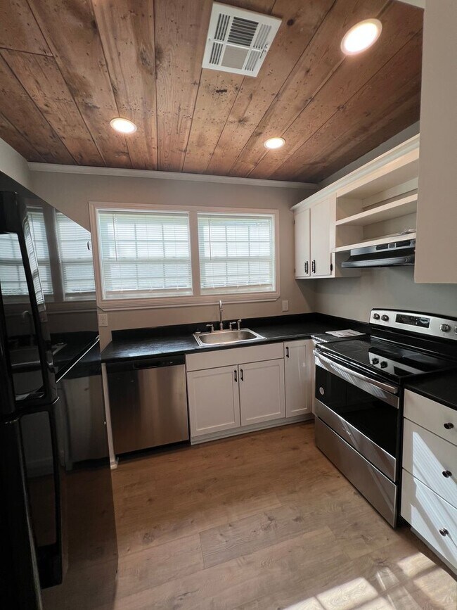 Foto del edificio - Renovated 2 Bed 2 Bath Lake Charles