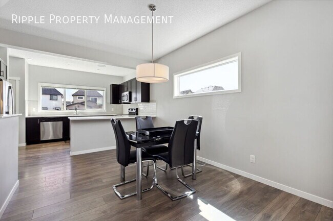 Photo du bâtiment - Modern 4 Beds, 3.5 Baths Single- Family | ...