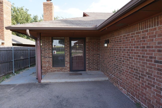 Foto del edificio - 785 Kingsgate Rd