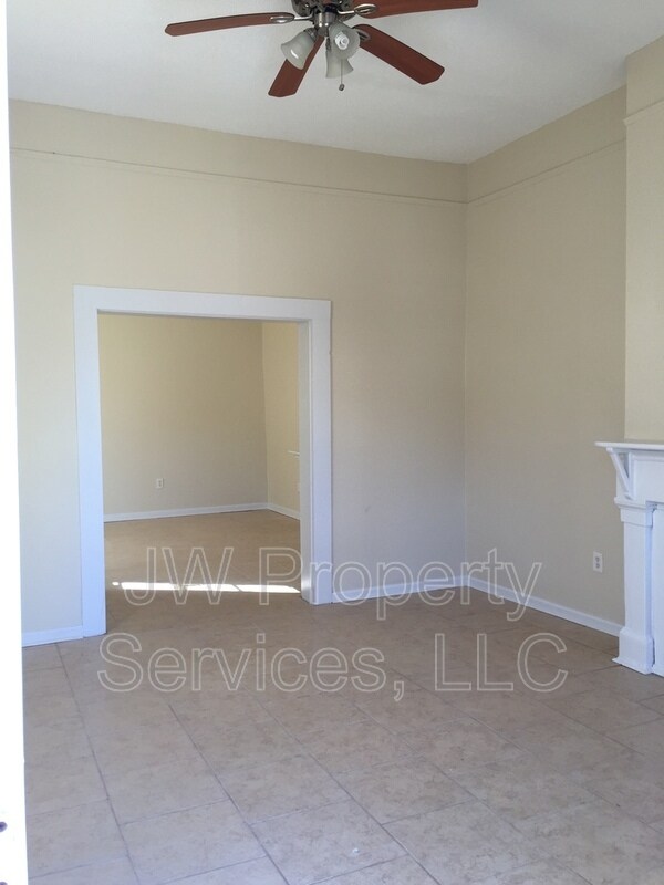 Foto del edificio - 2400 Dumaine St
