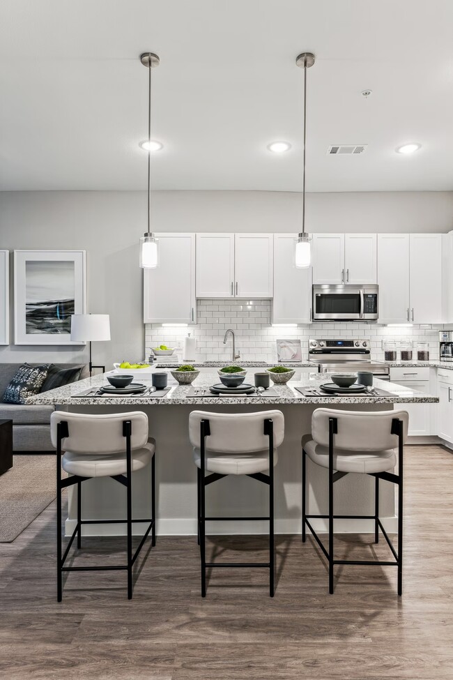 Building Photo - Half Off Rent Through 2025!