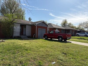 Building Photo - 2724 SW 46th St