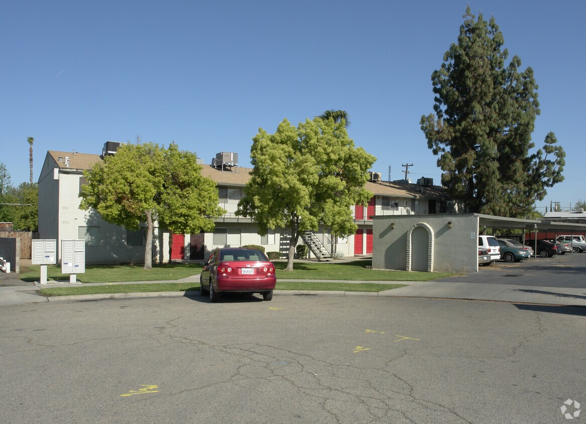 Building Photo - 349 N Manila Ave