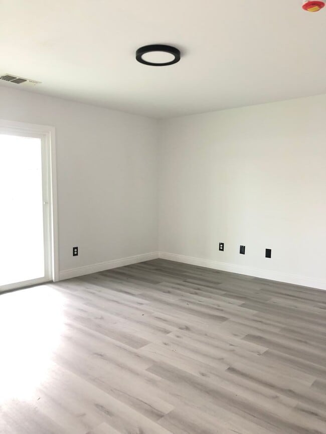 Building Photo - Southwest Bakersfield Home