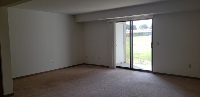 Building Photo - 620 Seminole Way