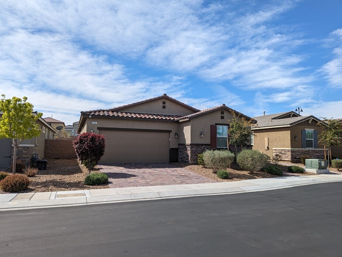 Primary Photo - 4 bedroom Inspirada 1 story home