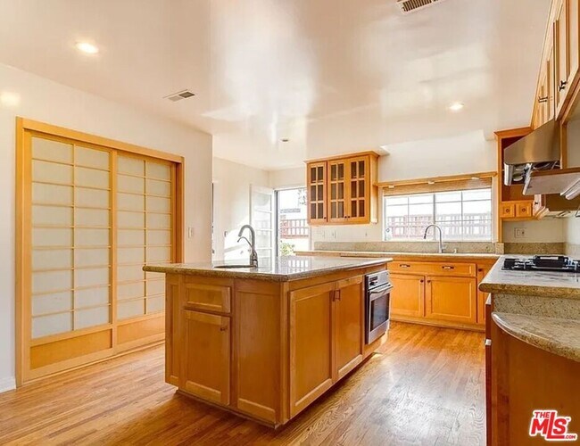 Foto del edificio - 3770 Stewart Ave