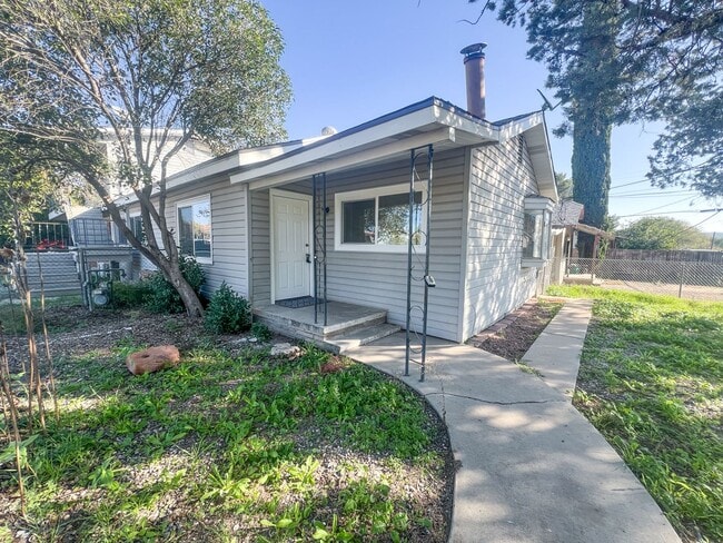 Building Photo - 385 S 4th St