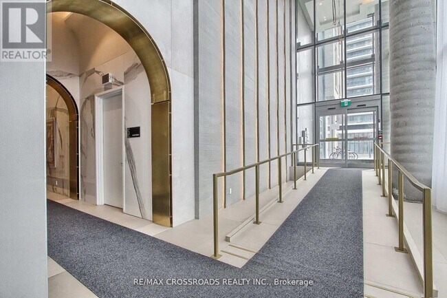 Photo du bâtiment - 1000 Portage Pkwy