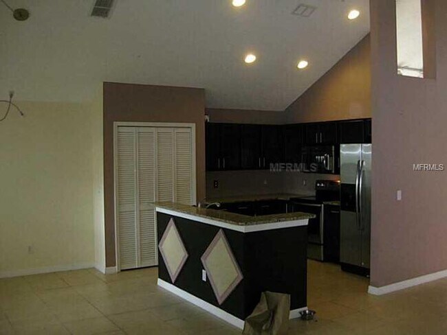 Foto del edificio - UCF Area 4 bedrooms/2.5 baths with 2 Car Garage on a Cul-De-Sack