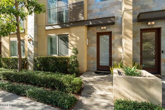 Building Photo - 17 Delancy