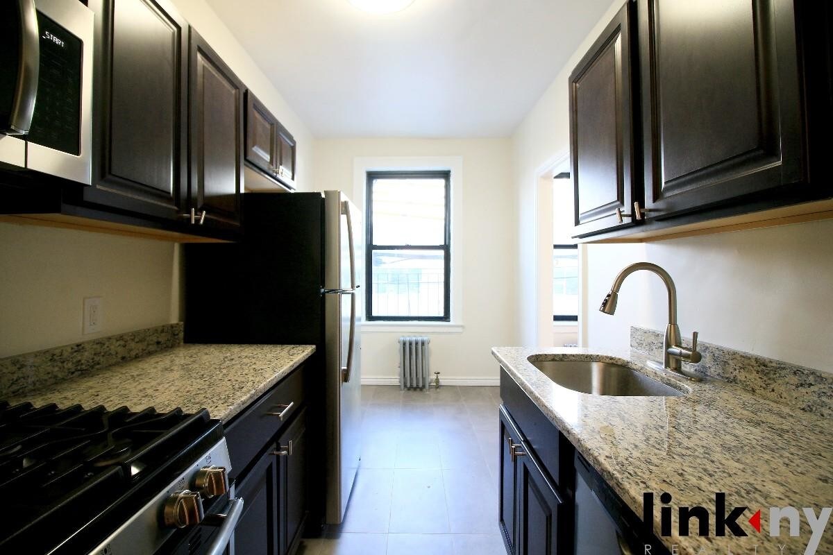 Primary Photo - 3805 Crescent St