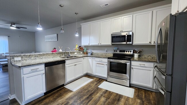 Building Photo - 200 Seasons Cir