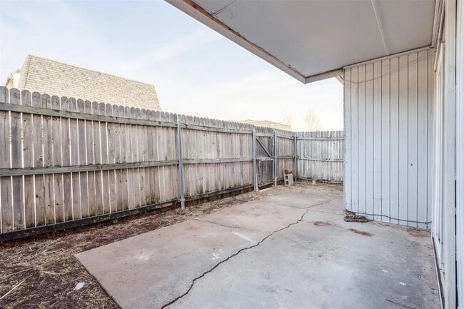 Photo - 11417 N May Ave Townhome