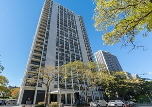 Building Photo - 1455 N Sandburg Terrace