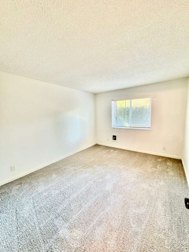 Foto del edificio - 481 Ignacio Blvd