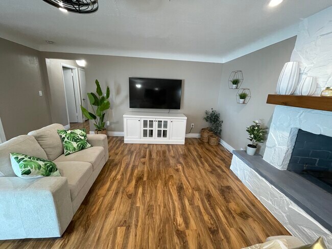 Building Photo - 2245 Abalone Ave