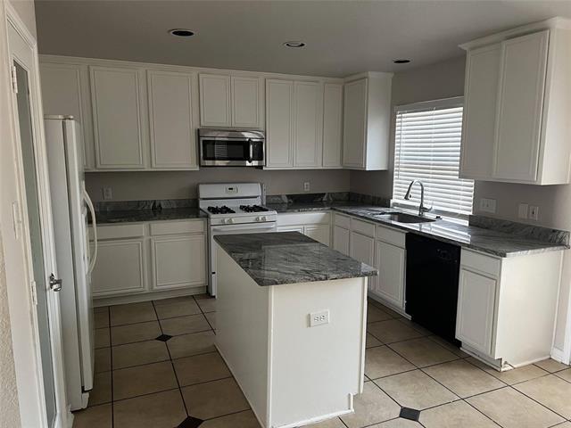 Building Photo - 7417 Fossil Garden Dr
