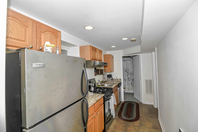 Building Photo - 2517 N Ashland Ave