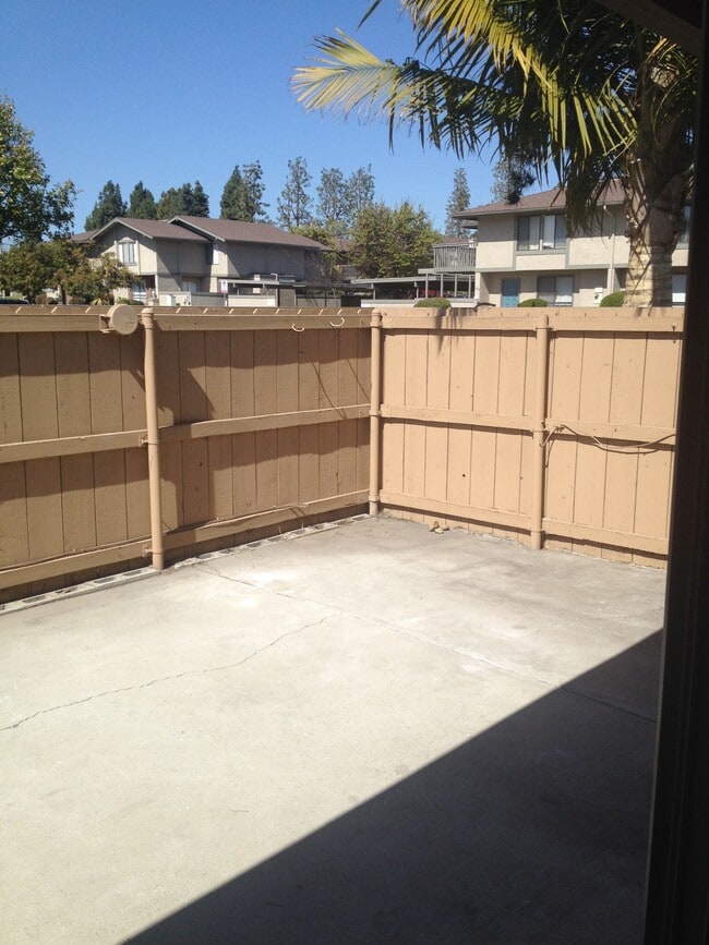 Building Photo - 308 Rancho Dr