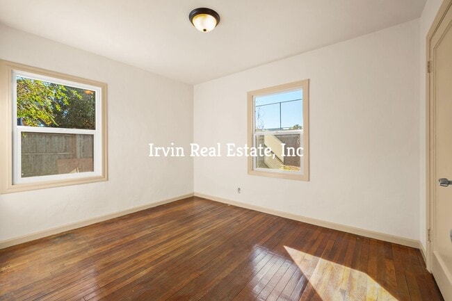 Building Photo - A charming 2-bedroom, 1-bathroom home with...