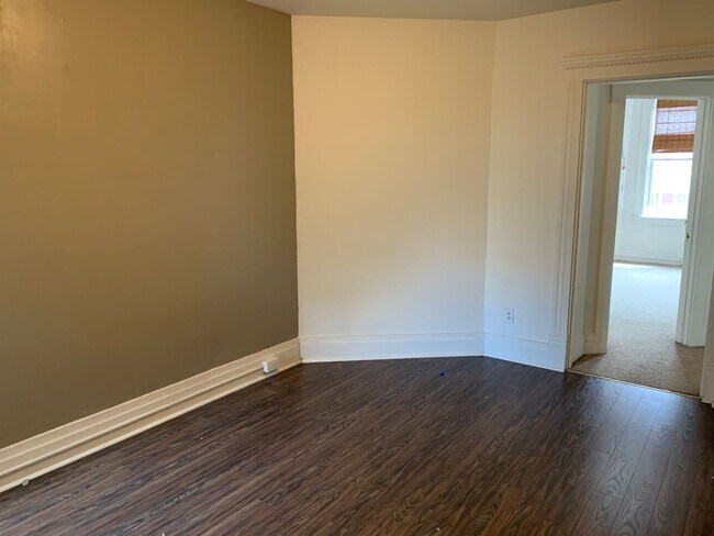 Building Photo - 29 Welsford