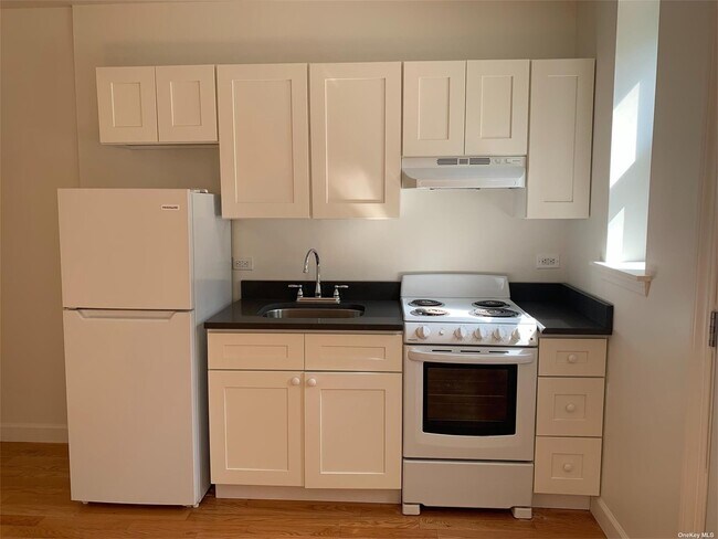 Foto del edificio - 39-21 57th St