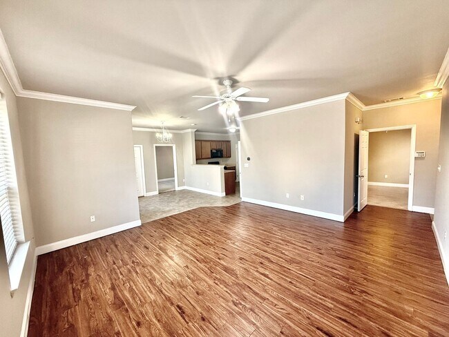 Foto del edificio - 2 Bedroom Condo Near LSU! Located in a gated community.