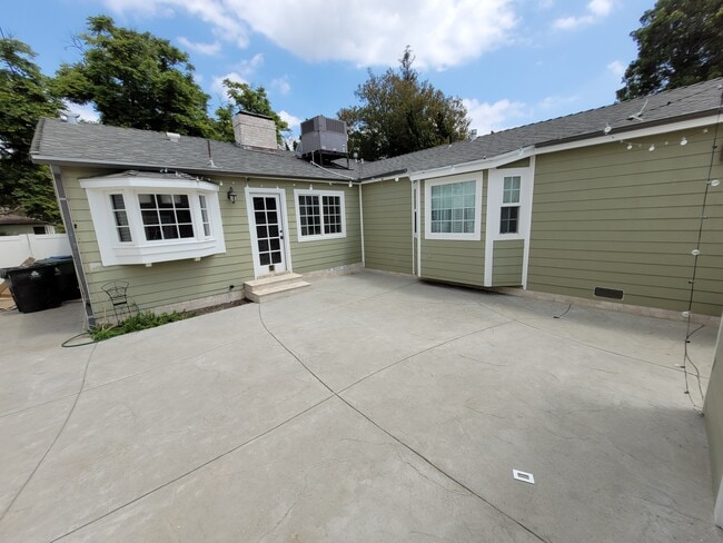 Building Photo - 4731 Camellia Ave