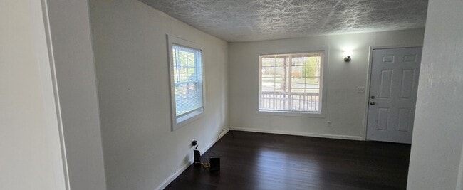 Building Photo - Beautifully Refreshed Home in the Green Acres Neighborhood