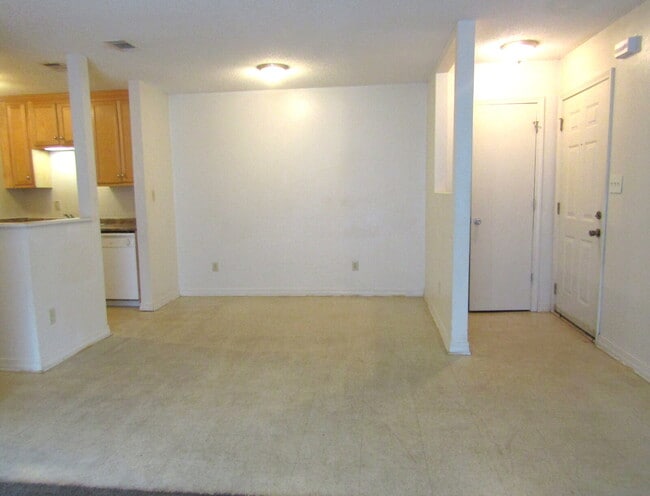 Building Photo - Spacious 2BR/1BA Apartment in West Pensaco...