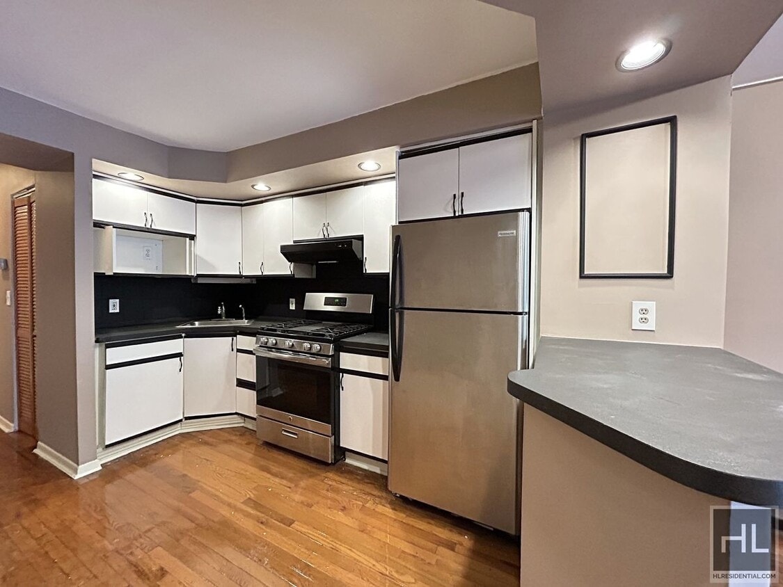 Primary Photo - Lovely Brownstone 1BR + Private Backyard w...