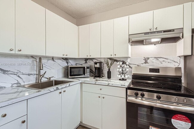 Foto del edificio - 311 NW 42nd Ct