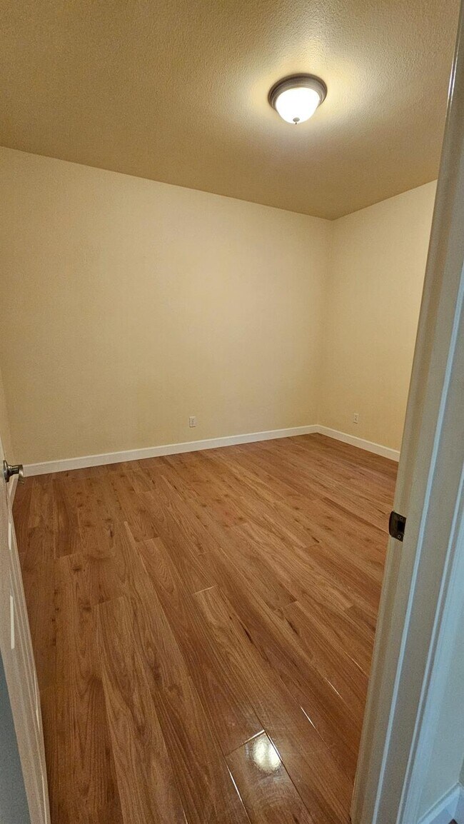 Building Photo - 480 N Orinda Ct