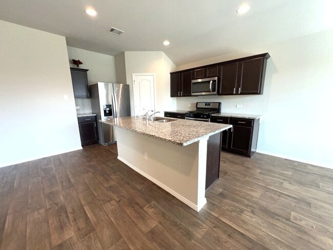 Foto del edificio - 2418 Rainier Mist Rd