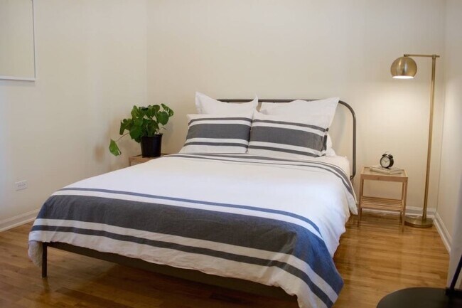 Foto del edificio - 944 N Orleans St